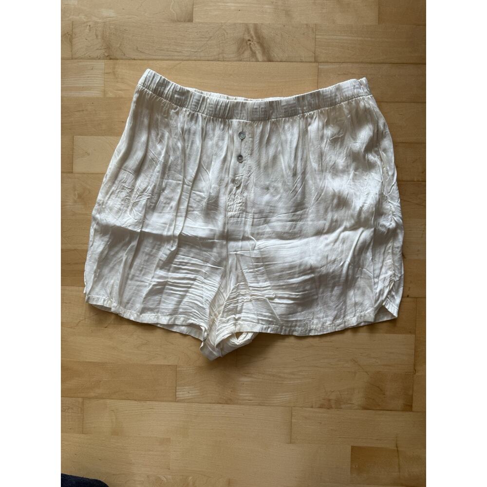 NWT Donni. White Cream Shorts Rayon Lightweight Casual Lounge L
